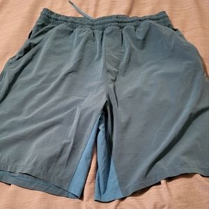 Lululemon Pace Breaker Shorts size L